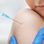 Sau tiêm vaccine COVID-19, trẻ có dấu hiệu gì thì cần đưa đi viện?