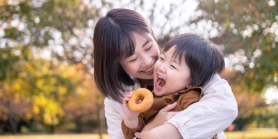 Phương pháp Shichida: Học cách dạy con ngoan từ người Nhật với 'cái ôm 8 giây' và '5 phút thủ thỉ'