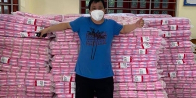 Chuyến hàng tiếp tế đầy tâm lý: Tặng 10.000 gói băng vệ sinh cho chị em trong khu cách ly