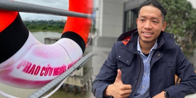 Câu chuyện ấm lòng đằng sau 33 chiếc phao cứu sinh bất ngờ xuất hiện trên các cây cầu ở Hà Nội