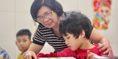 Tấm lòng vàng của bà giáo U70 dành nửa đời người để cưu mang, dạy dỗ trẻ khuyết tật