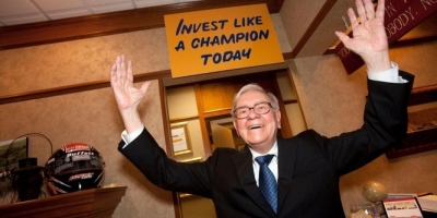 Tỷ phú Warren Buffett bật mí bí quyết để sống hạnh phúc: Tất cả chỉ gói gọn trong 4 chữ