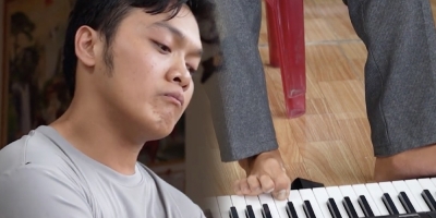 Chàng trai khiếm khuyết và tình yêu mãnh liệt với âm nhạc, tự học chơi đàn piano bằng chân