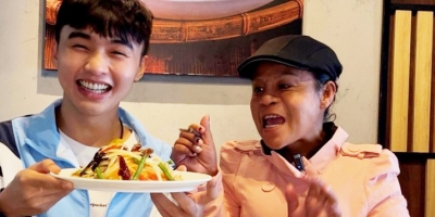 Thông điệp ấm lòng đằng sau những bữa ăn với người lạ của TikToker Mai Quang Khánh