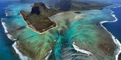 Ghé đảo quốc Mauritius 3000 tuổi ngắm dòng thác chống đối lực hút Trái đất, chảy ngược lên trời