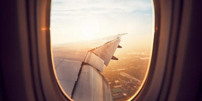 Đố bạn, vì sao máy bay không bao giờ có cửa sổ hình vuông?
