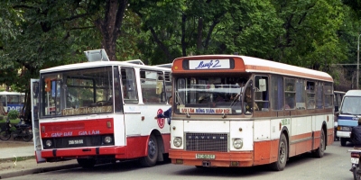Ngắm nhìn loạt hình ảnh cực độc về chiếc xe buýt ở Hà Nội năm 1996