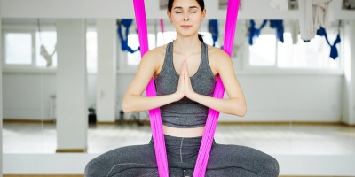 Tập yoga bay có tốt cho người mắc bệnh về cột sống không?
