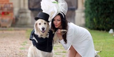 Cô người mẫu xinh đẹp quyết định cưới một chú chó làm chồng sau 220 lần hẹn hò thất bại