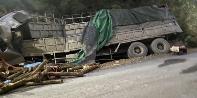 Hiện trường thảm khốc vụ lật xe tải chở keo ở Thanh Hóa khiến 7 người tử vong