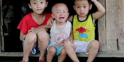 Tiếng khóc xé lòng của 3 đứa trẻ thơ cầu xin sự sống cho người cha bị  vỡ hộp sọ sau tai nạn giao thông