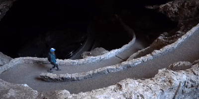 Khám phá 'con đường tới địa ngục' sâu tương đương tòa nhà 75 tầng vườn quốc gia Carlsbad Caverns