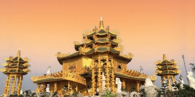 Khoảnh khắc chiều tà đẹp như tranh vẽ ở ngôi chùa 'dát vàng' Phúc Lâm, Hưng Yên