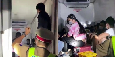Sự thật gây sốc: Phát hiện 15 người, cả trẻ em trong thùng xe đông lạnh 'thông chốt' về quê