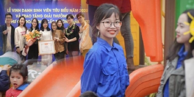 Thủ khoa 21 tuổi được đặc cách học tiến sĩ: 'Thay vì đi mua sắm hay cà phê, em thích làm việc có ích cho cộng đồng'