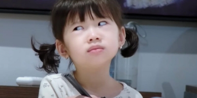 Ngộ nghĩnh trẻ thơ: 'Idol giới trẻ' Cici và cú liếc mắt 'đi vào lòng người'