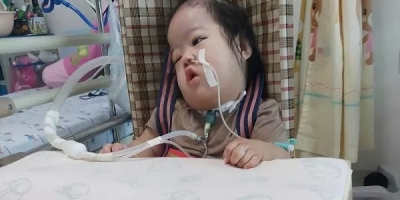 Bảo Ngọc 2 tuổi với 7 lần ngưng thở, lay lắt níu kéo sự sống: Bố mẹ khao khát đưa con ra Hà Nội khám nhưng nghèo quá