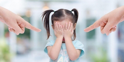 Con mắc lỗi đừng vội la mắng, cha mẹ thông minh sẽ hỏi con 8 câu này