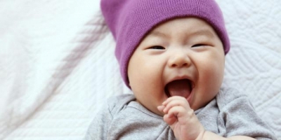 Một nụ cười bằng mười thang thuốc bổ: Trẻ hay cười là điều may mắn