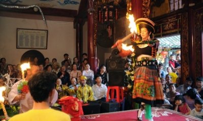 Hầu đồng là gì và trong nghi lễ đạo Phật có hầu đồng không?