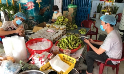 Gian bếp 0 đồng ấm áp tình thương giữa mùa dịch của nghệ sĩ Việt ở TP.HCM