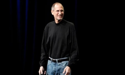Vì sao áo cổ lọ tối giản trở thành món đồ tối quan trọng của doanh nhân: Tất cả là nhờ Steve Jobs