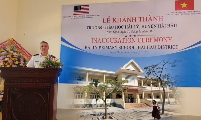 Mỹ bàn giao trường học cho Việt Nam: Vừa làm nơi để học, vừa làm nơi trú ẩn