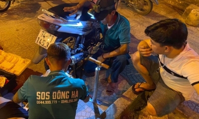 Đội SOS đặc biệt ở Quảng Trị không quản ngày đêm hỗ trợ xe gặp sự cố