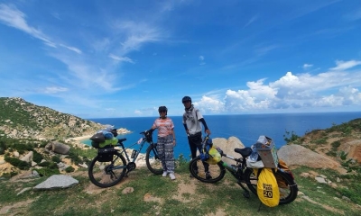 Hai chị em cùng nhau đạp xe xuyên Việt lan tỏa lối sống xanh, gây quỹ giúp trẻ em nghèo trị bệnh