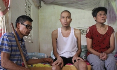 Xót xa người cha mù lòa một tay chăm cả gia đình bệnh tật ở Nghệ An: Con mắc ung thư, em gái thiểu năng