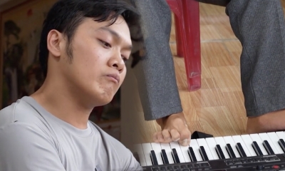 Chàng trai khiếm khuyết và tình yêu mãnh liệt với âm nhạc, tự học chơi đàn piano bằng chân