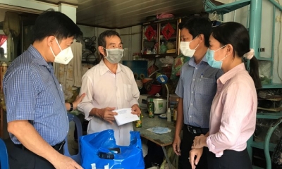 TP HCM: Mặt trận quận 5 thăm, động viên các chốt trực dịch Covid-19