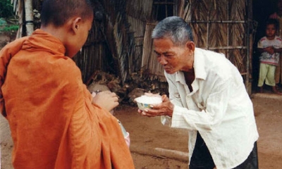 Phật dạy: Muốn thoát nghèo thì hãy biết chia sẻ