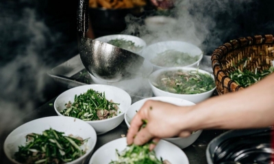 Thưởng thức hương vị thời gian với những quán ăn lâu đời nổi tiếng nhất Hà Nội