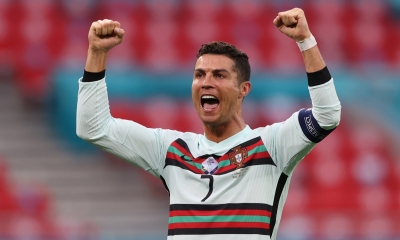 Cristiano Ronaldo thiết lập kỷ lục mới sau cú đúp vào lưới đội tuyển Hungary