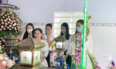 Hoa hậu Đỗ Mỹ Linh, Tiểu Vy, Lương Thuỳ Linh, Á hậu Phương Anh thăm hỏi gia đình bé gái 5 tuổi bị gã hàng xóm sát hại ở Vũng Tàu