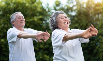 Người già tập thể dục mùa nắng nóng cần lưu ý gì để tránh đột quỵ?