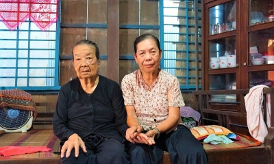Chữ hiếu của cụ bà 70 tuổi ở vậy nuôi mẹ già 91 tuổi khiến bà con lối xóm cảm phục
