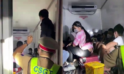 Sự thật gây sốc: Phát hiện 15 người, cả trẻ em trong thùng xe đông lạnh 'thông chốt' về quê