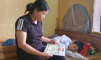 Khát khao sống của 2 đứa trẻ hiếu học bị tan máu bẩm sinh và sự bất lực của người mẹ nghèo