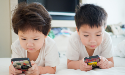 Con đánh mẹ và bà nội vì không cho chơi điện thoại: Đừng biến đứa trẻ ngoan thành nghịch tử