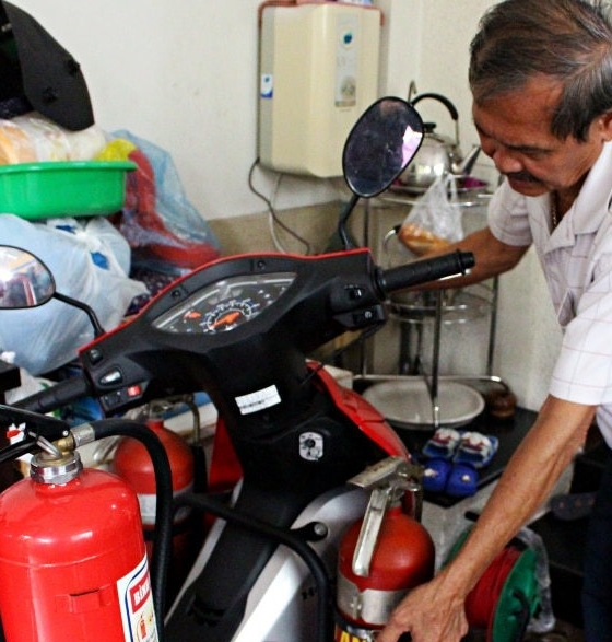Vị kỹ sư U60 đam mê chế tạo xe cứu hỏa trong hẻm nhỏ Sài Gòn