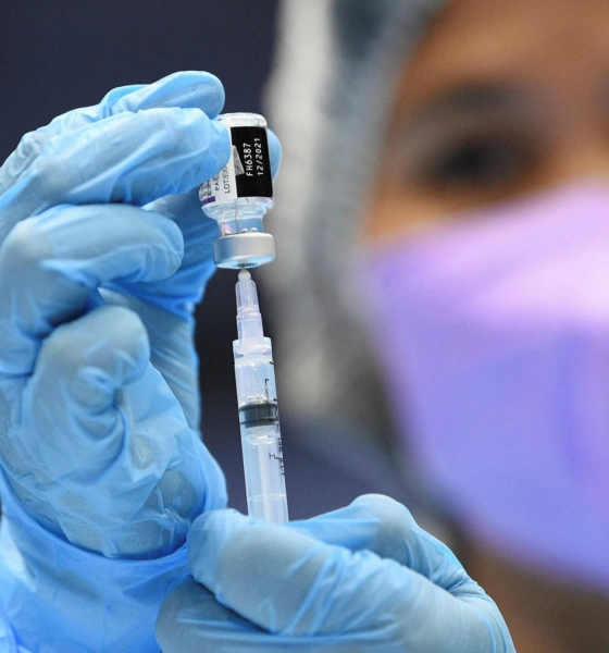 Hiệu lực đáng kể sau khi tiêm vaccine mũi thứ 3: Có thể 'chống chọi' với Omicron tới 50%