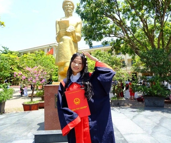 Phạm Thị Trà Mi: Nữ sinh Nghệ An xuất sắc lập 'hat-trick' tại kỳ thi THPT 2022