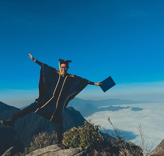 Khánh Tuân: Chàng cử nhân 9x ôm bằng tốt nghiệp đi leo núi, săn mây, check-in muôn nơi
