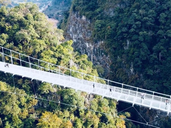 Việt Nam đã có cây cầu kính dài nhất thế giới ở Mộc Châu, sẽ đón khách dịp 30/4
