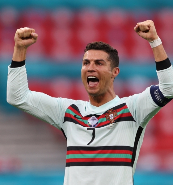 Cristiano Ronaldo thiết lập kỷ lục mới sau cú đúp vào lưới đội tuyển Hungary