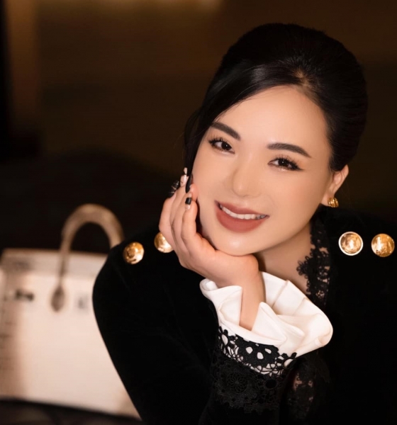 Profile 'khủng' của Chị Ông Địa - người hiếm hoi tại Việt Nam sở hữu Roll Royce 60 tỷ