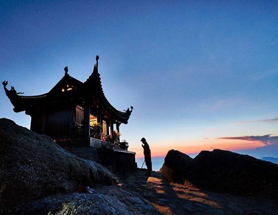 Vẻ đẹp thoát tục tựa chốn tiên cảnh bồng lai của các “sơn tự” giữa mây ngàn núi trời ở Việt Nam