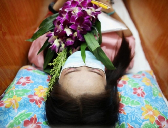Lạ lùng người dân Thái Lan rủ nhau thực hiện nghi thức giải hạn cầu may bằng cách 'giả chết'